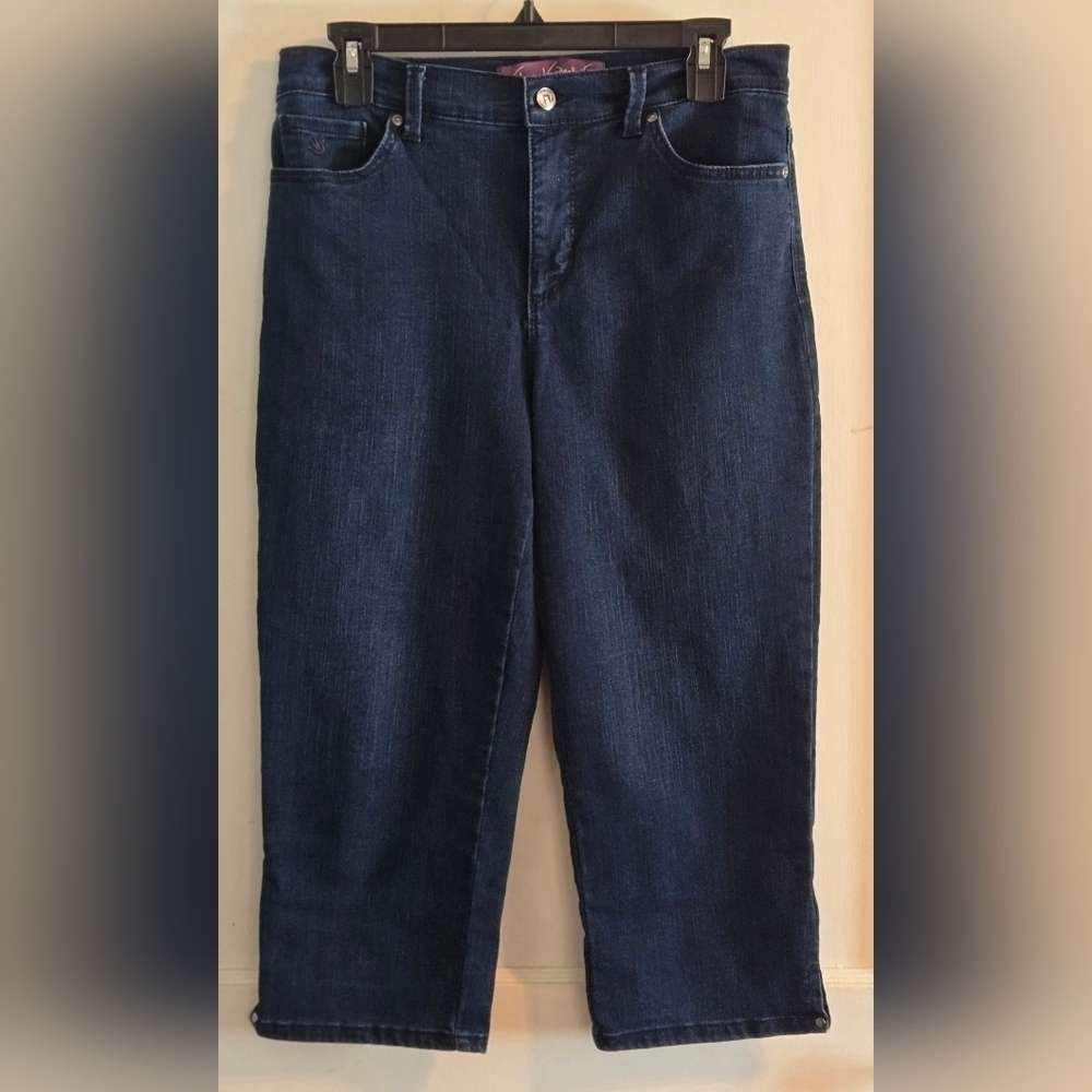 NWOT, Gloria Vanderbilt, Women's Amanda Capris, Size: 6, Color: Navy Park City - Picture 6 of 10
